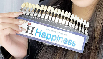 施術前トーンチェックの様子